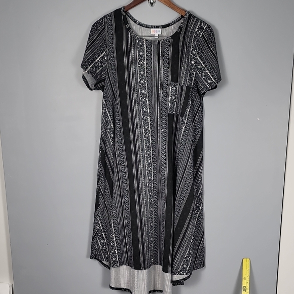 LulaRoe Paisley Print Gray Black and White Short Sleeve Asymmetrical Dress - Picture 4 of 8